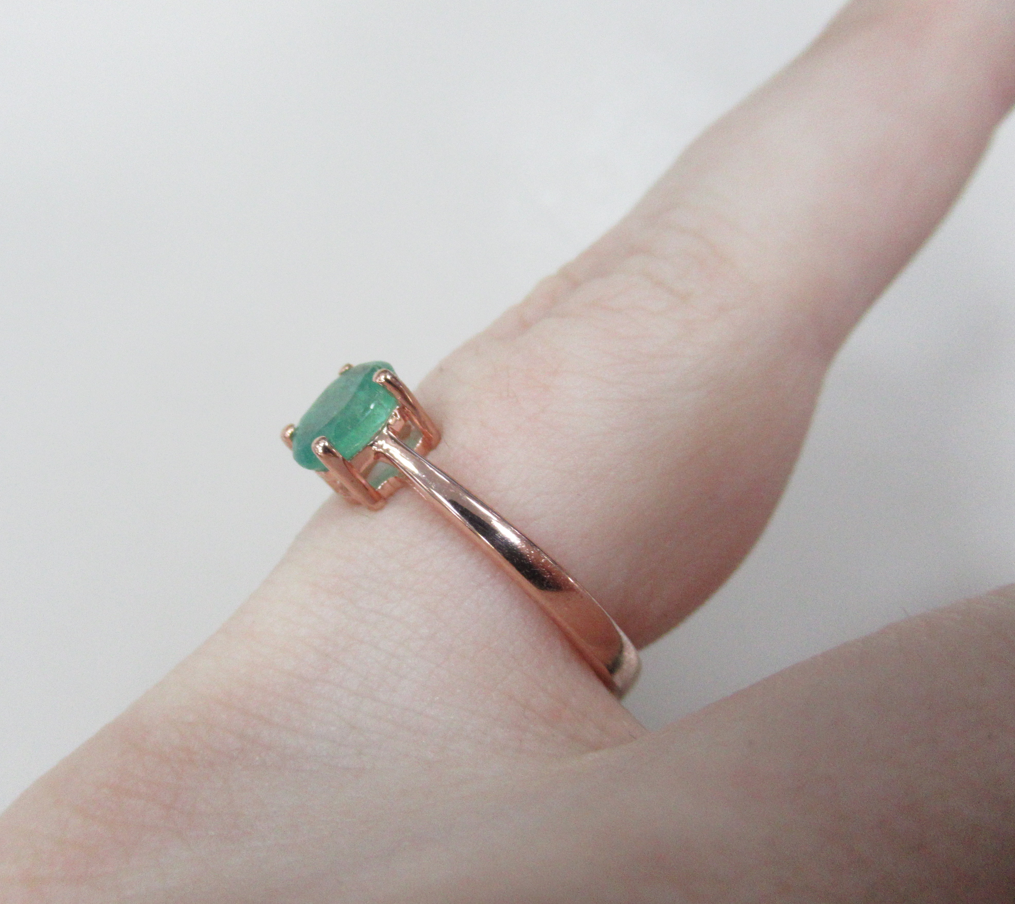 Серебряное кольцо с изумрудом